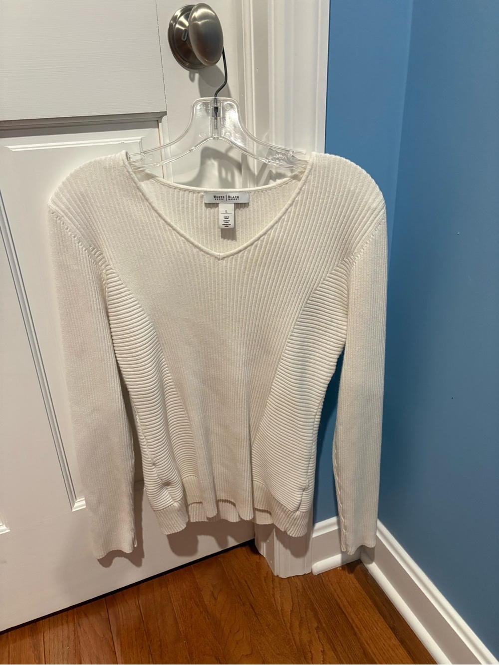 White House Black Market Cream V-Neck Ribbed Sweater
